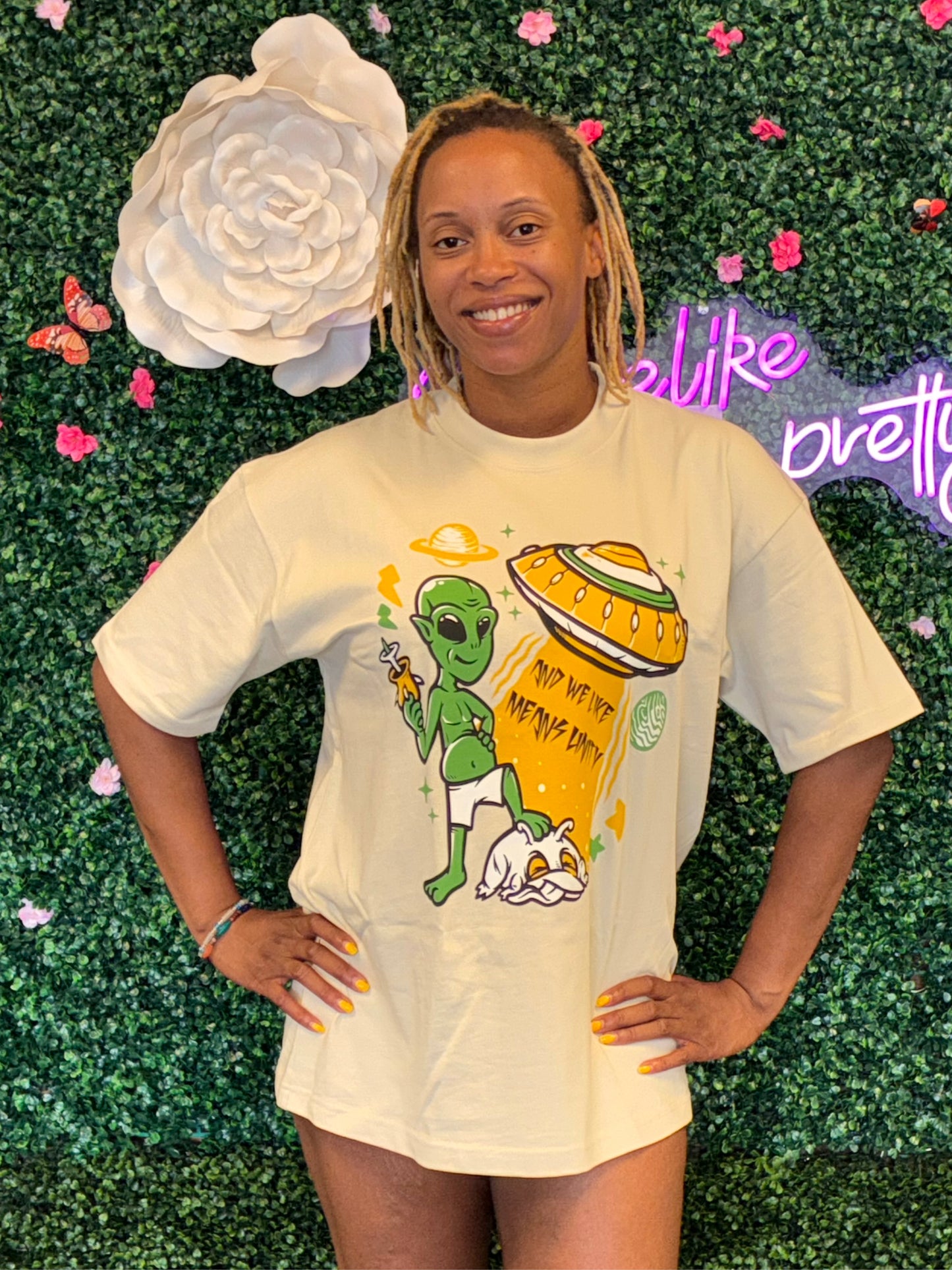 Alien Invasion Heavyweight T-Shirts